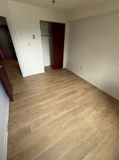 NICE 1 BEDROOM IN GREAT LOCATION Image# 5
