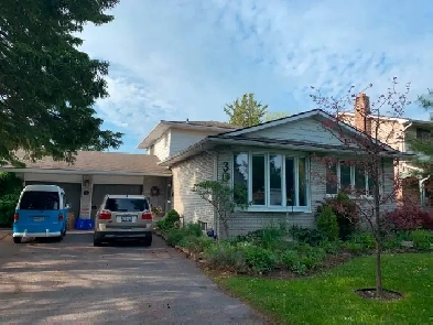 Lovely 3-4 bedroom home in quiet neighbourhood Image# 9