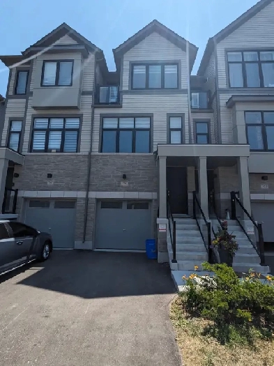 4 BED   4 BATH - Pet Friendly! Image# 8