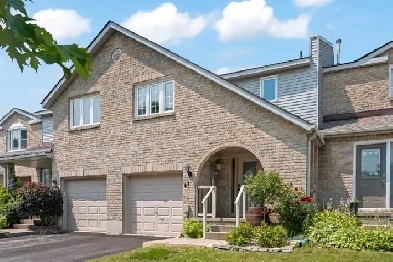 KNG Presents Well Maintained 2 Storey Townhome in Greenwood Park Image# 3