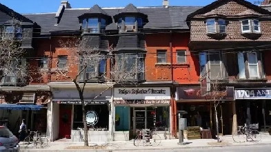 Queen st w Roncesvalles,1br,den,ovr shop,$1699,Sept1,deck Image# 5
