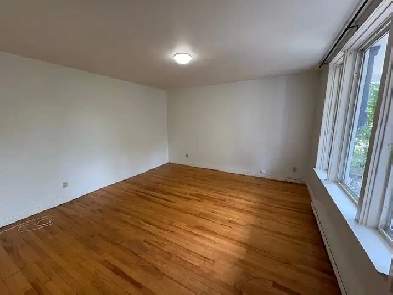 Large 2 bedroom, one bathroom Located in a prime location Image# 7