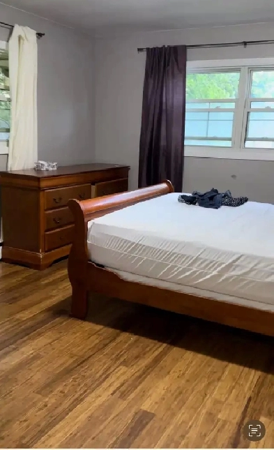 London close to UOW 3 2 detached house for rent Image# 1