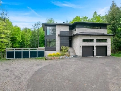 203 Rue de la Paix, Saint-Colomban Coup de coeur assuré! Image# 3