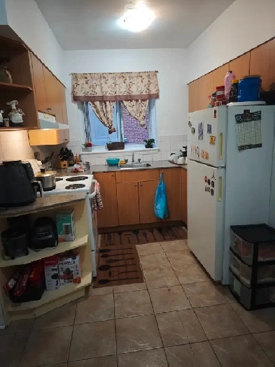 Large renovated 3 1/2 NDG (close Monkland Village) for August Image# 6