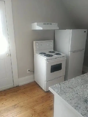 1 Bedroom apt at 28 Victoria for $1150 H&L Included 1 Month Free Image# 1