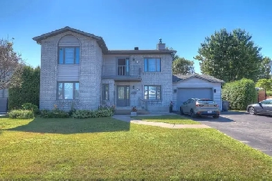 Duplex avec garage attaché et terrain de 10 000 pieds carrés! Image# 27