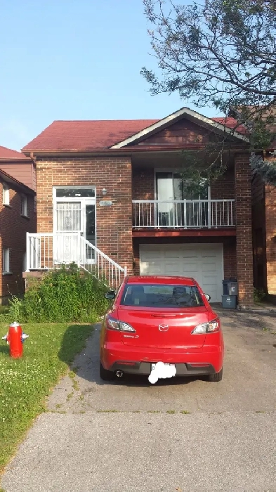 Female private room in legal walkout basement. Cntr of Mississga Image# 5
