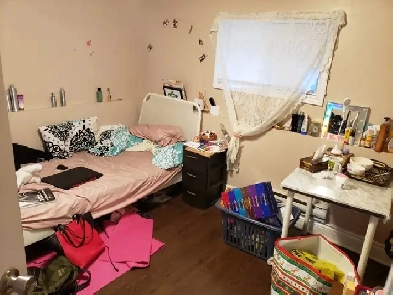 Female private room. Legal walkout basement. Cntr of Mississauga Image# 7