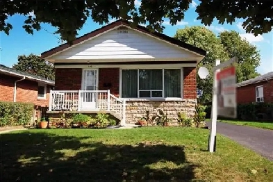 For Rent-3 Bedroom Main Floor- Markham/Lawrence-Scarborough Image# 2