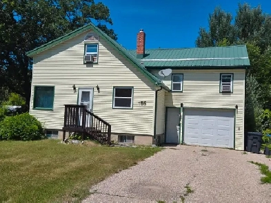 EMERSON-  5 bedroom house w/ heated garage Image# 7