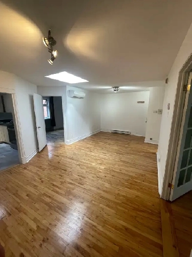 5 1/2 (3chambres) sur le Plateau à 1 min du métro Mont-Ro Image# 1