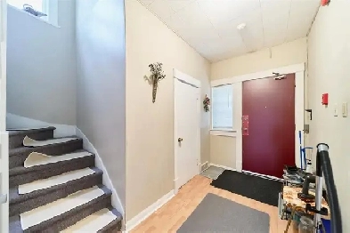 Bachelor apt. in 3plex free laundry, includes heat, A/C, water Image# 3