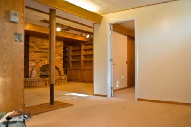 2 Bdrm Suite - Great for Students - 4 Blocks to Campus Image# 4