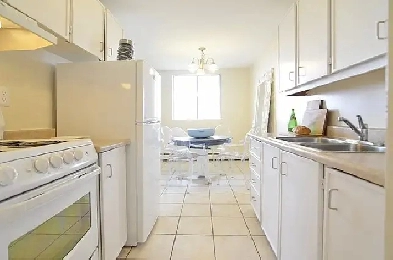 Looking to Rent with a View? Renovated 1 Bedroom Suites Await Yo Image# 1
