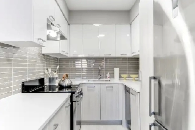 Prime Downtown! Bright-Spacious-Upgraded Kitchen! Image# 1