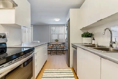 Looking to Rent with a View? Renovated 1 Bedroom Suites Await Yo Image# 5