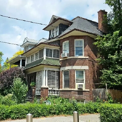 1 br 1 bath in the Annex - freshly renovated! Image# 2