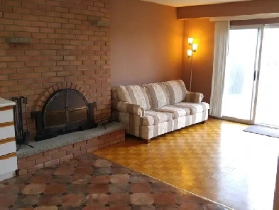 RARE nicely renovated 1 bedroom apt on the MAIN FLOOR of house Image# 1