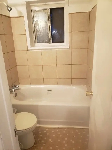 bedroom apartment, near Simcoe, $1700, 1st&last, Available Now Image# 2