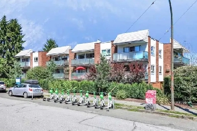 Well Laid-Out 2 BR NW Corner Unit! Image# 2