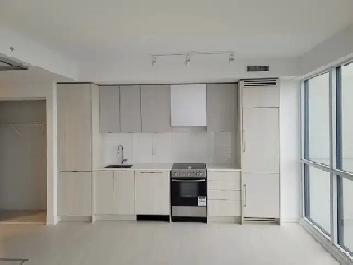 1 1 Bedroom with Parking and Locker $2400 @ 30 Gibbs Rd Image# 3