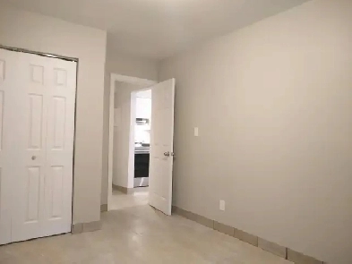 Bachelor with private bath and kitchen - University of Windsor! Image# 1