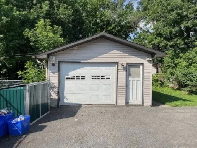 2 car garage parking! North Vanier. Image# 2
