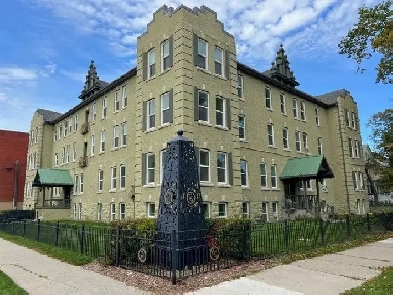 SEPT 1ST!--$1589 BRIGHT & BEAUTIFUL CHARACTER 3BDRM- Image# 4