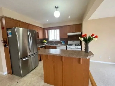 House for RentSpacious 4-bedrooms, 3.5 bath, close to transit Image# 7