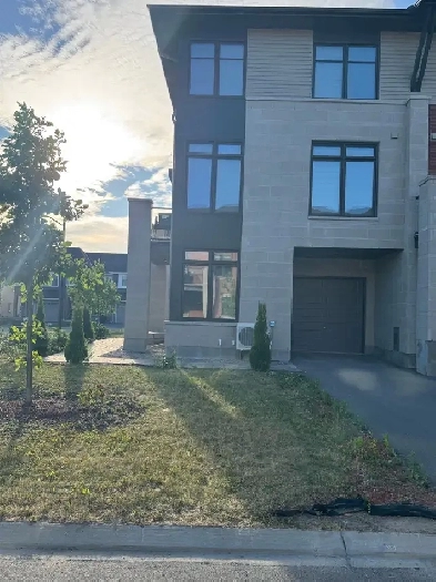 Townhouse in Orleans - Available Immediately Image# 3