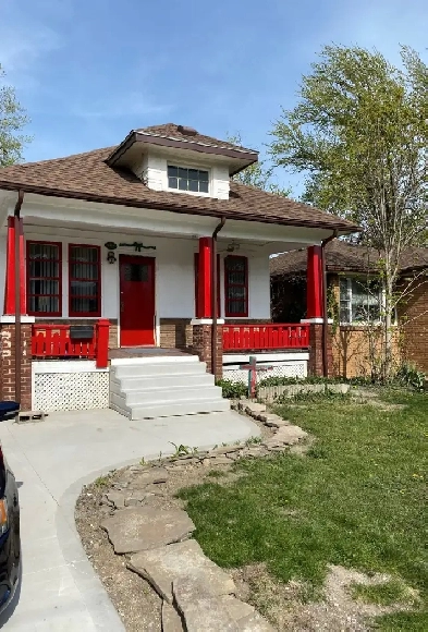 STUDENT ROOMS AVAILABLE AUGUST 01, 2025  WALK TO U of WINDSOR Image# 1