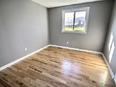 Student Female Bedroom 4 rent near Carleton & Algonquin - Sept 1 Image# 4