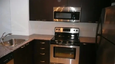 Amazing 1 bed   den Condo near Square One Image# 8