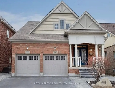 Beautiful and Modern 4 Bedroom Bungaloft with Double Car Gar! Image# 1