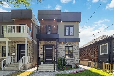 Stylish and Comfortable Detached Home with Income Potential! Image# 3