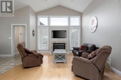 Furinshed 3 bed   den , 2 bath house for rent in Timberlea Image# 9
