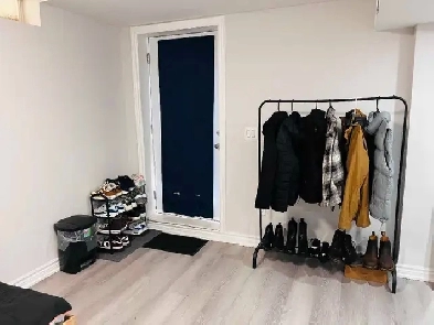 near by Erin mill mall basement for rent Image# 1