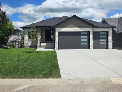 Beautiful Brand New Walkout Bungalow on Speargrass Golf Course Image# 4