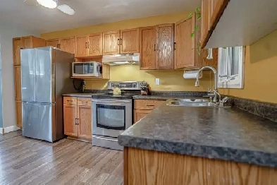 LAKEFRONT RETREAT ON GENEVA LAKE! Image# 6