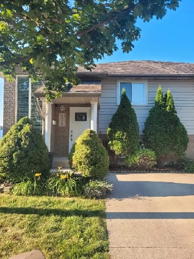 House for Sale By Owner - 1479 Border Cr., Tecumseh, ON Image# 1