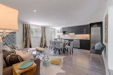 Spectacular Hamilton Corktown Penthouse  with Stunning Views Image# 5