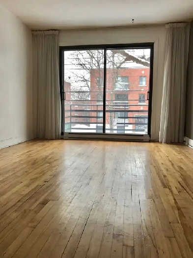 GRAND 4 1/2 A LOUER DANS CDN Image# 1