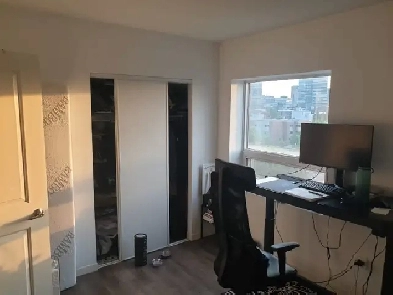 Bright 1Bedroom for Sublet in 2BR Home – Downtown Hamilton Image# 2