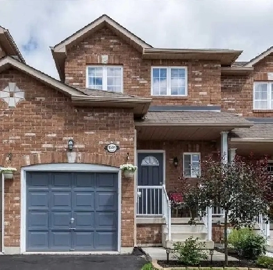 2 BED 2 BATH INNISFIL TOWNHOUSE NEW HARDWOOD APPLIANCES & MORE Image# 2