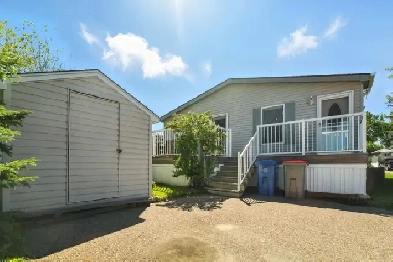 3 bedroom 2 bathroom mobile home in Parkland Village Image# 2