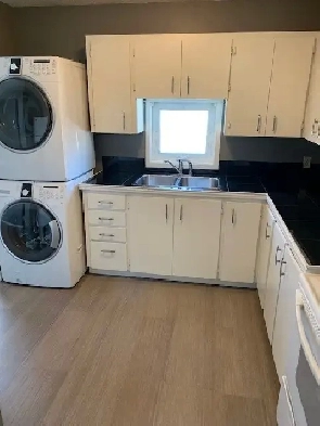2-bedroom unit with balcony and laundry! Image# 6