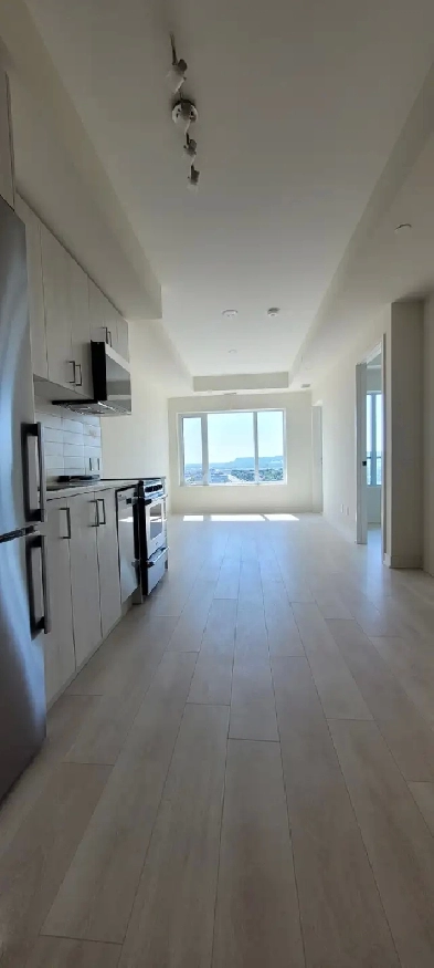 14th floor, spectacular escarpment view condo unit for lease Image# 1