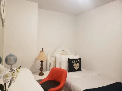 ALL INCLUSIVE FURNISHED ROOM NEAR EATON CENTRE - DOWNOWN TORONTO Image# 9