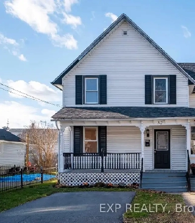 Large & Charming 3 BR Townhouse w/ Private Yard - Central Locat Image# 9